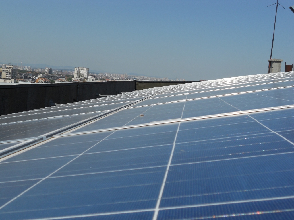 28,2 kWp на покрива на жилищна сграда в София 28,2 kWp на покрива на жилищна сграда в София