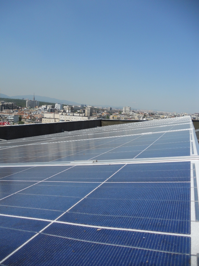 28,2 kWp на покрива на жилищна сграда в София 28,2 kWp на покрива на жилищна сграда в София
