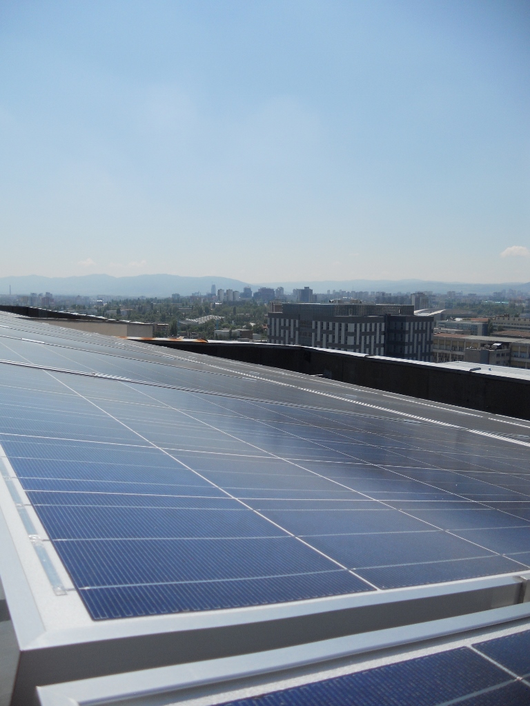 28,2 kWp на покрива на жилищна сграда в София 28,2 kWp на покрива на жилищна сграда в София